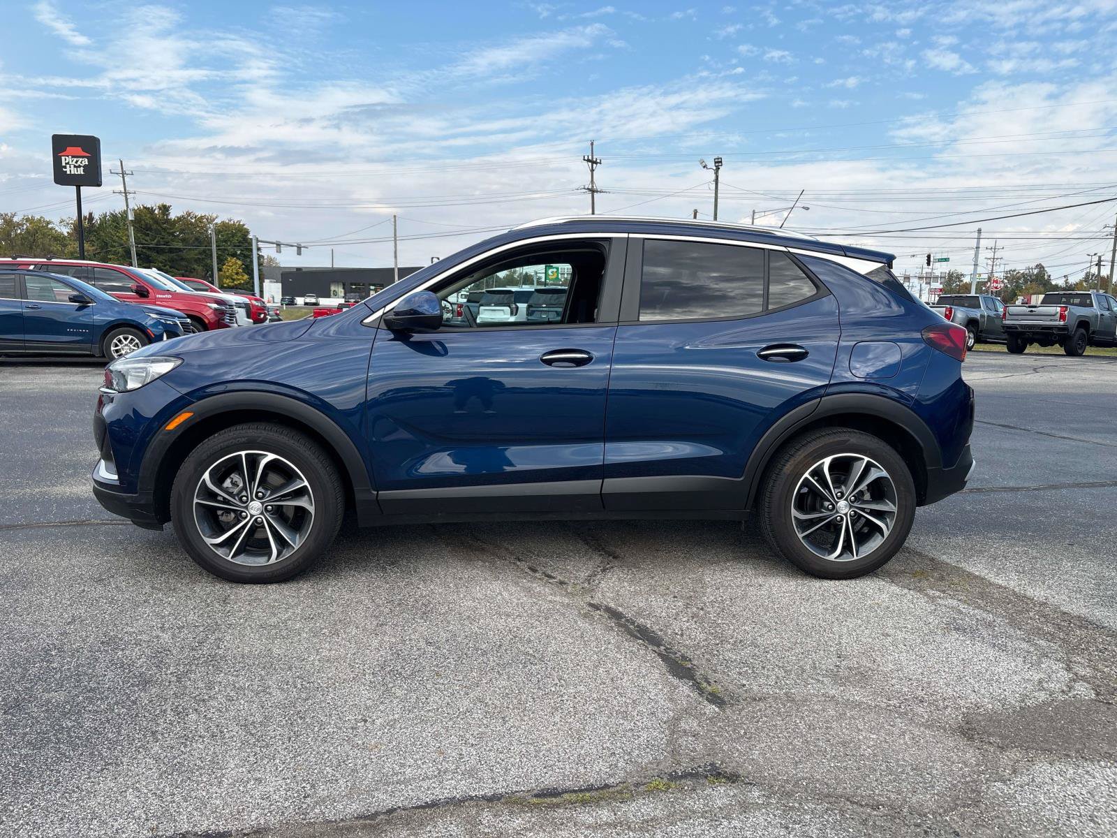 Used 2023 Buick Encore GX Select FWD image 2