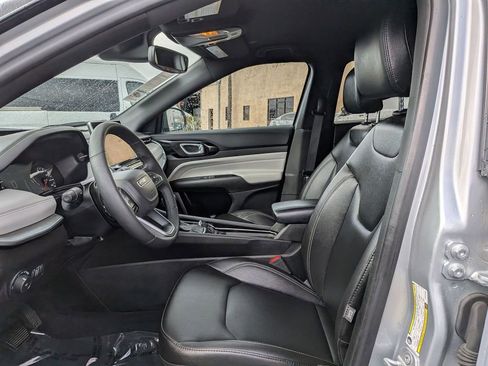 Used 2025 Jeep Compass Limited AWD/4WD image 15