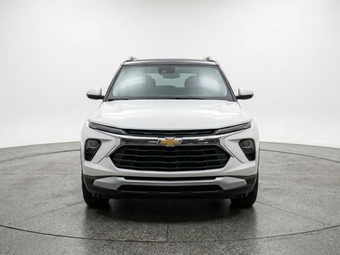 Used 2025 Chevrolet TrailBlazer LT image 2