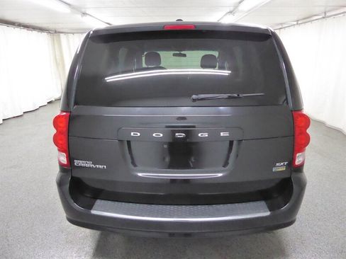 Used 2016 Dodge Grand Caravan SXT image 6