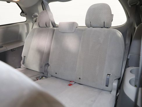 Used 2016 Toyota Sienna LE image 45