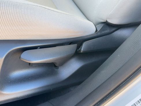 Used 2024 Toyota Corolla Cross L image 13