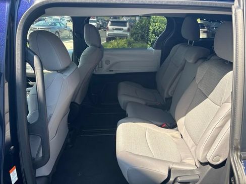 Used 2026 Toyota Sienna LE FWD image 24