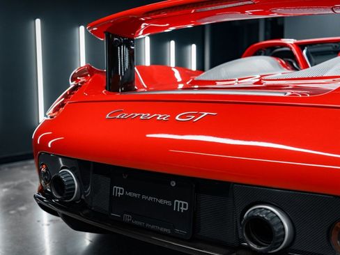 Used 2005 Porsche Carrera GT RWD image 8