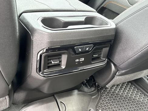 Used 2025 GMC Sierra 1500 AT4 w/ Technology Package AWD/4WD image 11