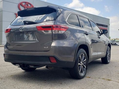 Certified 2019 Toyota Highlander XLE FWD image 5
