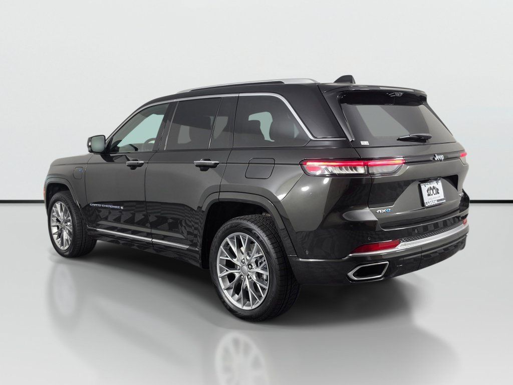Used 2023 Jeep Grand Cherokee Summit w/ Advanced Protech Group IV AWD/4WD image 3
