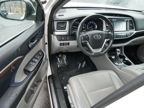 Used 2016 Toyota Highlander Limited image 10