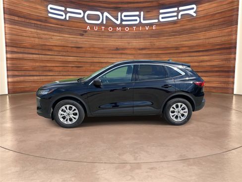 Used 2024 Ford Escape Active w/ Tech Pack #1 AWD/4WD image 2