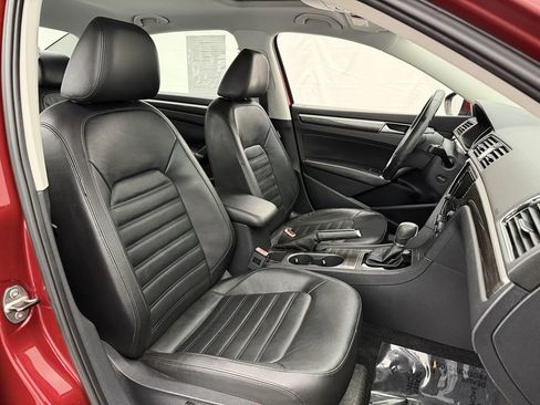 Used 2016 Volkswagen Passat 1.8T SEL Premium image 25