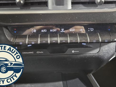Used 2021 Lexus UX 200 image 15
