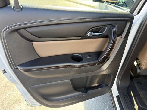 Used 2016 GMC Acadia SLT w/ Open Road Package FWD image 28