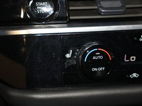 Used 2025 Nissan Pathfinder SV image 31