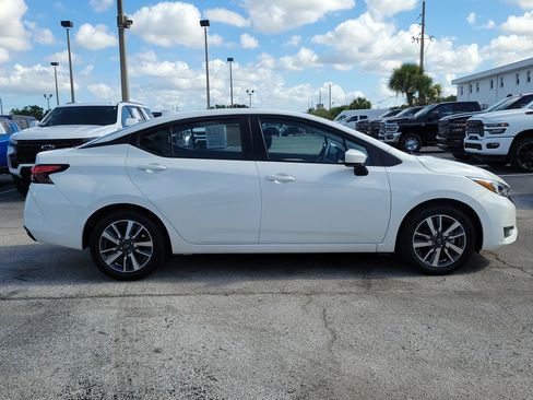 Used 2025 Nissan Versa SV FWD image 8