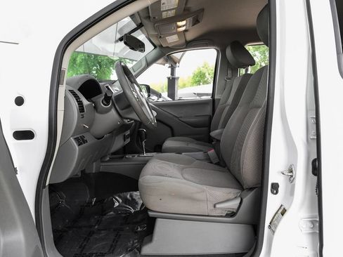 Used 2020 Nissan Frontier SV RWD image 3