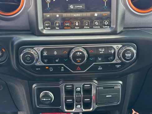 Used 2022 Jeep Gladiator Mojave w/ Cold Weather Group AWD/4WD image 22
