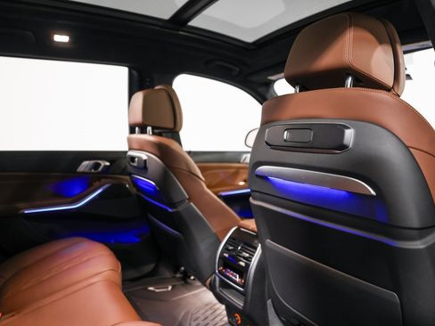 Used 2025 BMW X7 M60i image 25