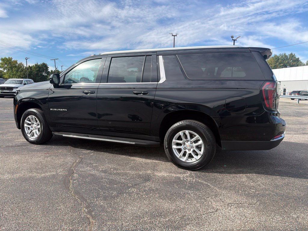 Used 2025 Chevrolet Suburban LS AWD/4WD image 9