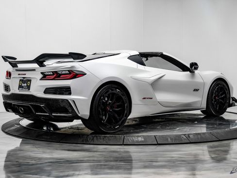 Used 2023 Chevrolet Corvette Z06 w/ Z07 Performance Package image 17
