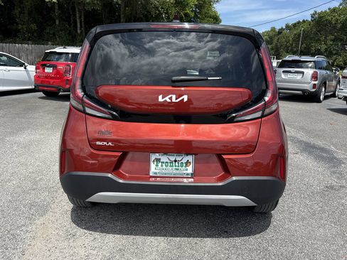 Used 2025 Kia Soul LX FWD image 4