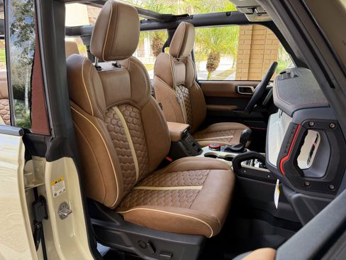 Used 2025 Ford Bronco Raptor AWD/4WD image 24