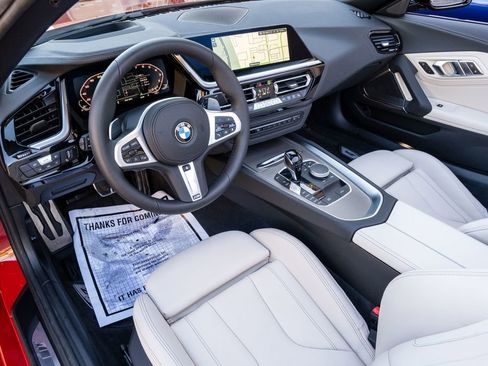 Used 2022 BMW Z4 M40i w/ Premium Package image 16