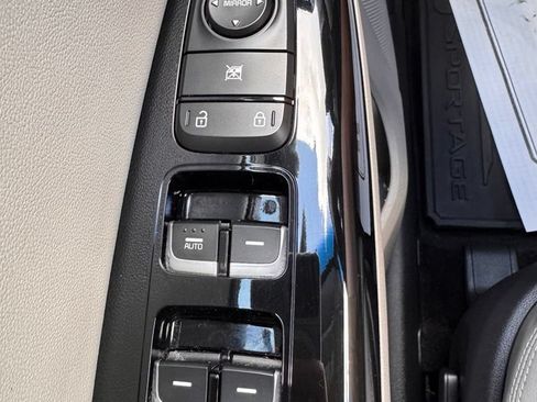Used 2020 Kia Sportage EX FWD image 24