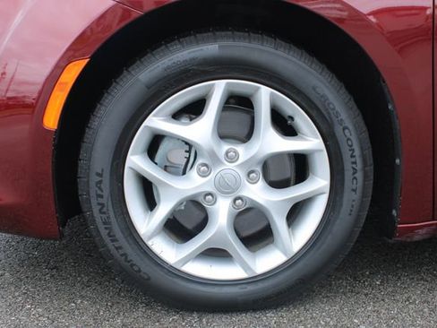 Used 2017 Chrysler Pacifica Touring-L w/ Tire & Wheel Group FWD image 34