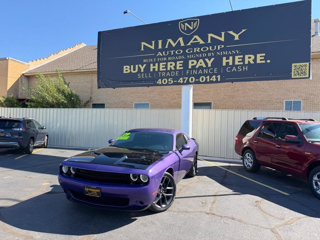 Used 2019 Dodge Challenger SXT w/ Blacktop Package RWD image 39