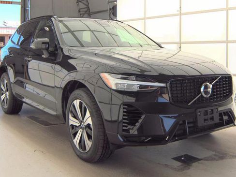 Used 2025 Volvo XC60 T8 Core w/ Protection Package Premier AWD/4WD image 4
