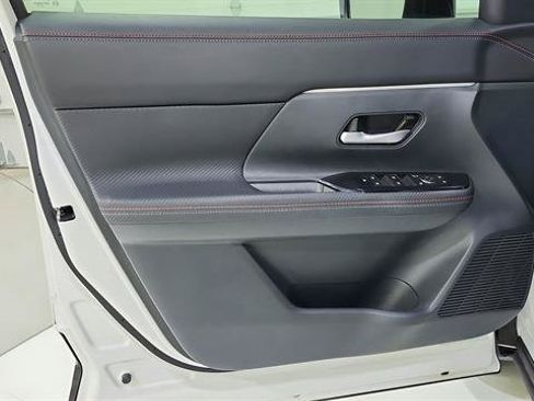 Certified 2025 Nissan Kicks SR FWD image 19