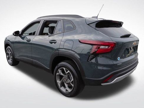 Certified 2025 Chevrolet Trax LT w/ Driver Confidence Package FWD image 5