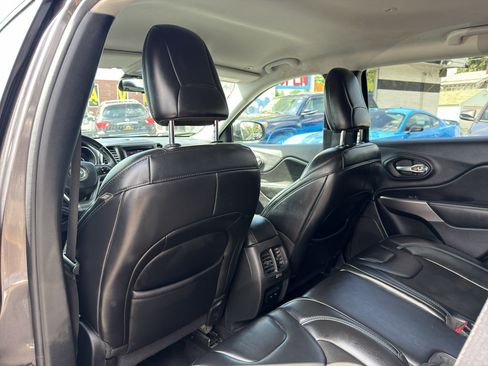 Used 2019 Jeep Cherokee Latitude Plus AWD/4WD image 15