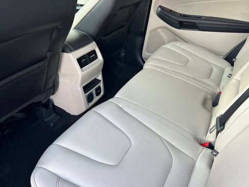 Used 2020 Ford Edge Titanium AWD/4WD image 4
