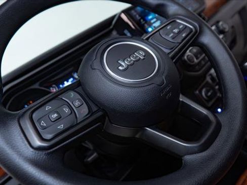 Used 2026 Jeep Gladiator Sport image 36