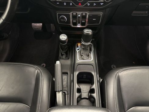 Used 2018 Jeep Wrangler Unlimited Sahara image 21