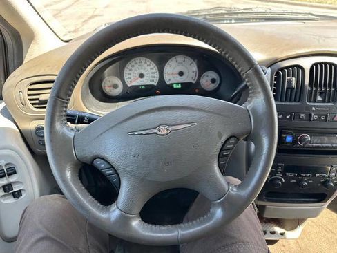 Used 2005 Chrysler Town & Country Touring w/ Leather Interior Group FWD image 35