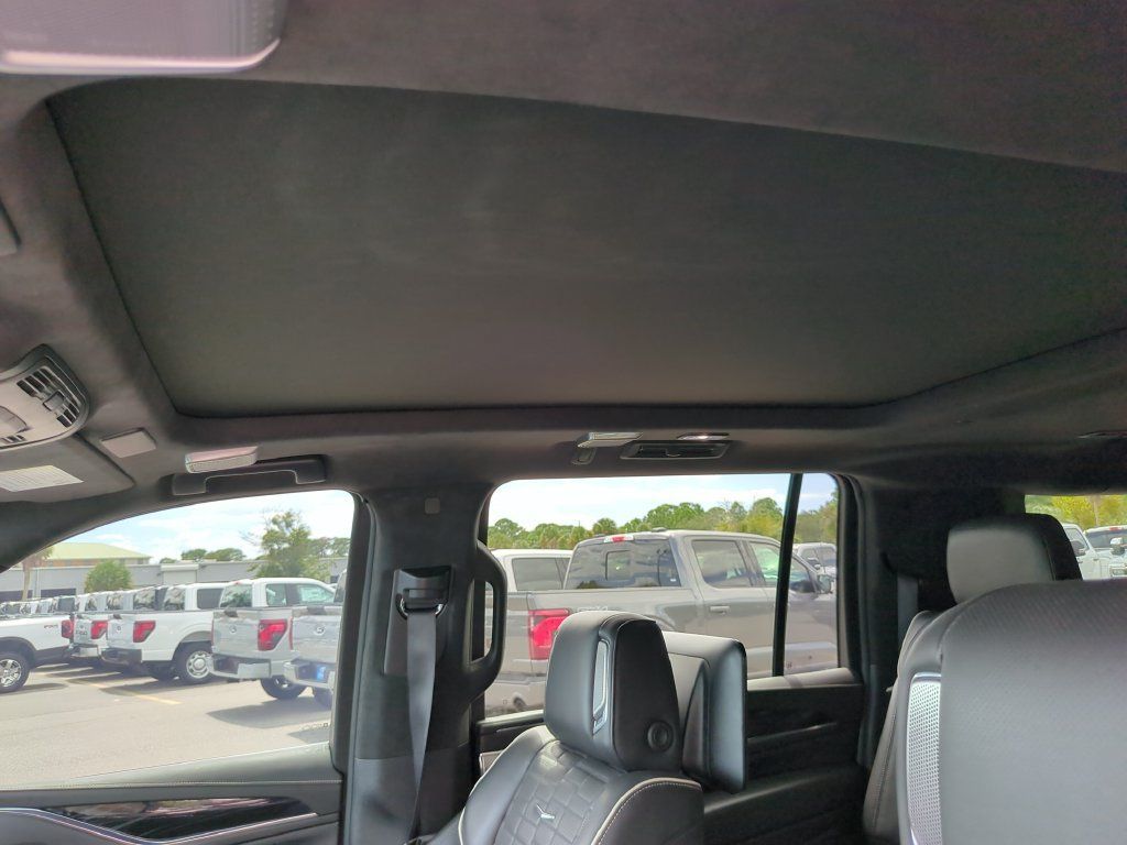 Used 2024 Cadillac Escalade ESV V AWD/4WD image 24