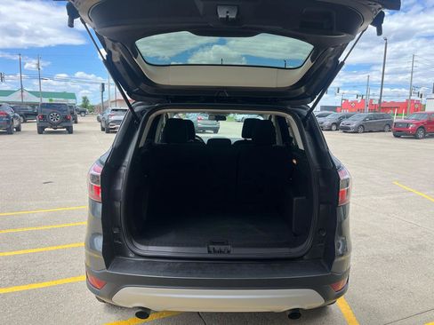 Used 2017 Ford Escape SE w/ Equipment Group 201A FWD image 11