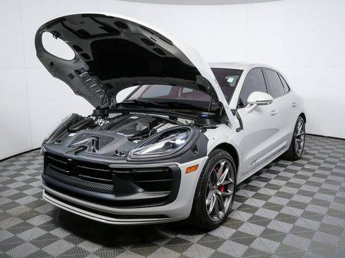 Certified 2024 Porsche Macan GTS image 33