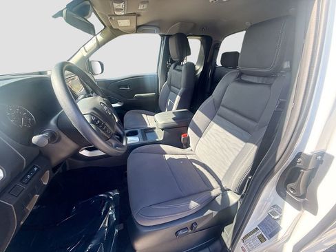 Certified 2024 Nissan Frontier SV w/ Technology Package image 19
