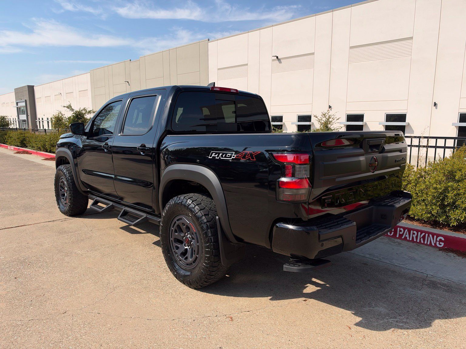Used 2025 Nissan Frontier PRO-4X AWD/4WD image 5