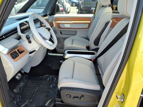 New 2025 Volkswagen ID. Buzz 1st Edition AWD/4WD image 11