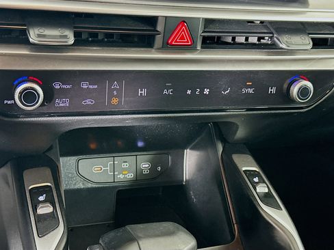 Used 2024 Kia Sorento S image 24