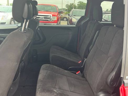 Used 2014 Dodge Grand Caravan SXT w/ Blacktop Package FWD image 19
