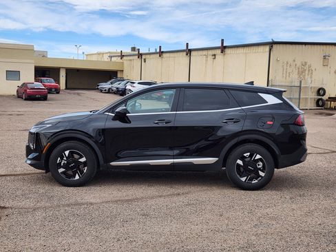 Used 2026 Kia Sportage LX image 2