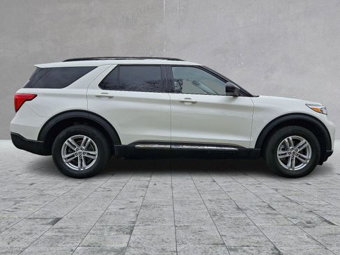 Used 2022 Ford Explorer XLT image 7