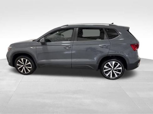 Used 2022 Volkswagen Taos SE image 8