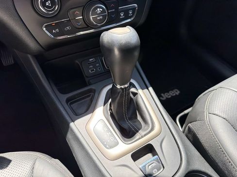 Used 2016 Jeep Cherokee Limited w/ Luxury Group FWD image 31