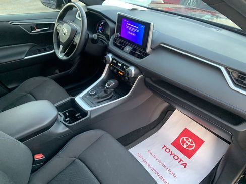 Used 2023 Toyota RAV4 SE w/ Convenience Package image 19